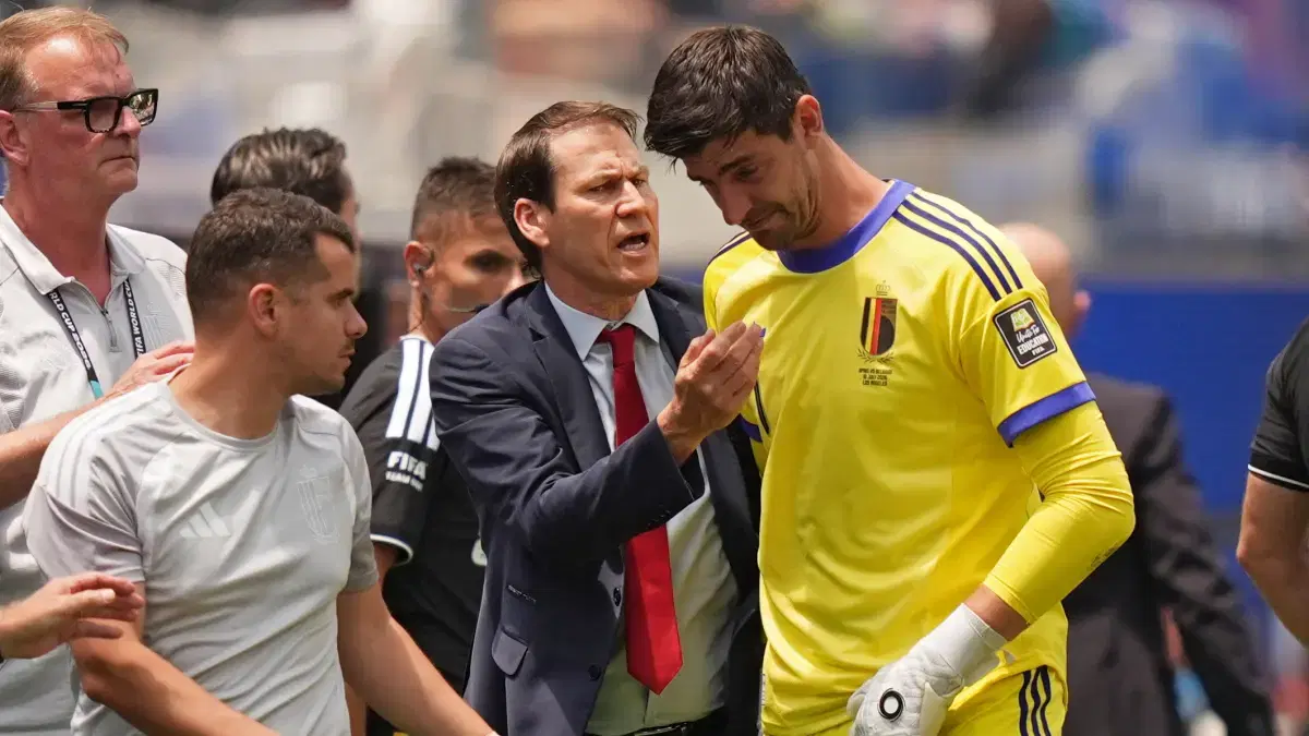 Courtois dá o OK a Van Bommel mas avisa: "Tenho que falar com ele"