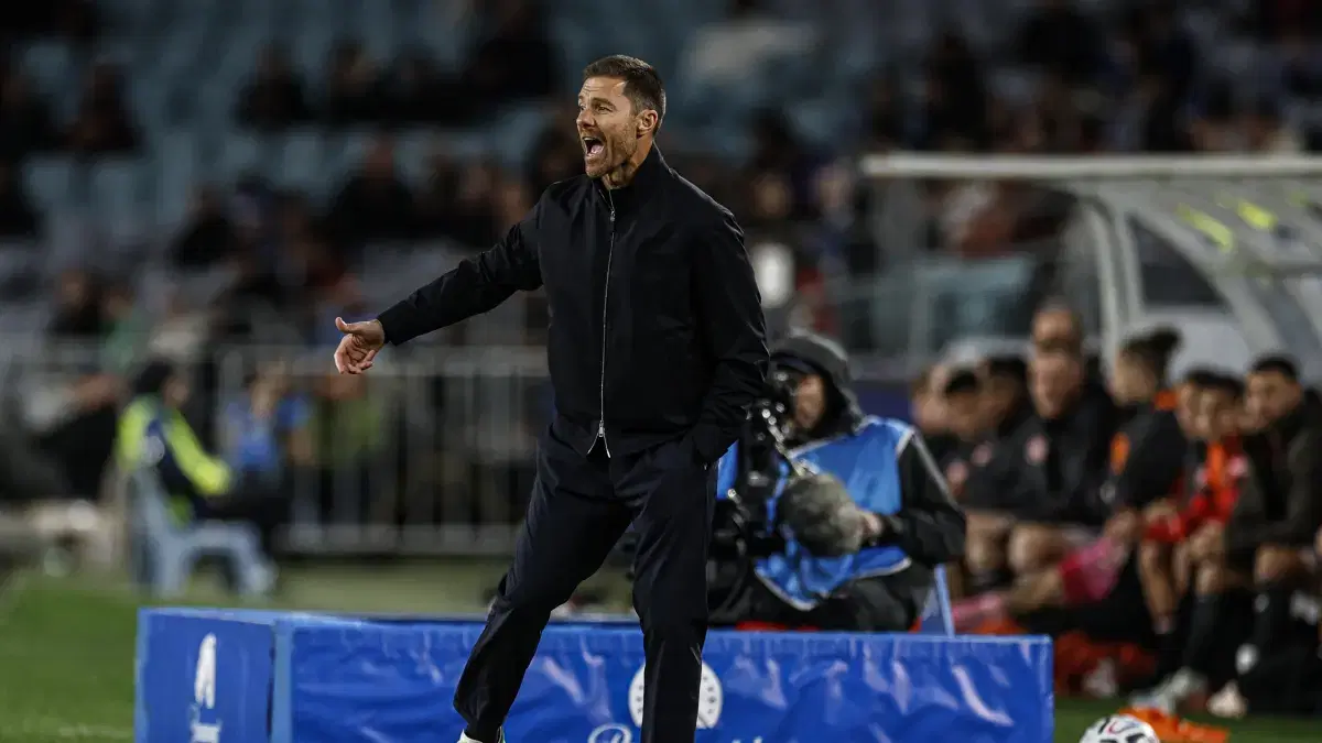 Mudryk regressa aos treinos com Xabi Alonso em Hong Kong