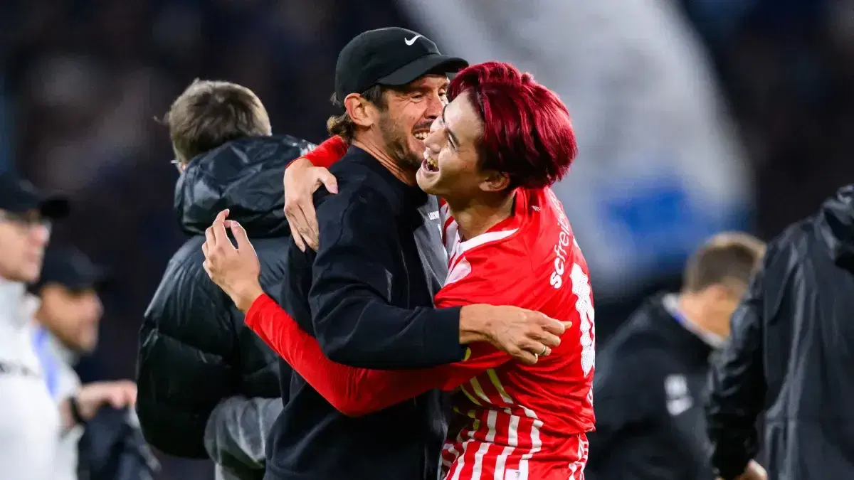 Friburgo surpreende e assume liderança da Bundesliga