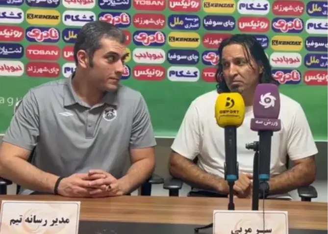 Farzad Hossein Khani (Mes Kerman) ironiza árbitro após