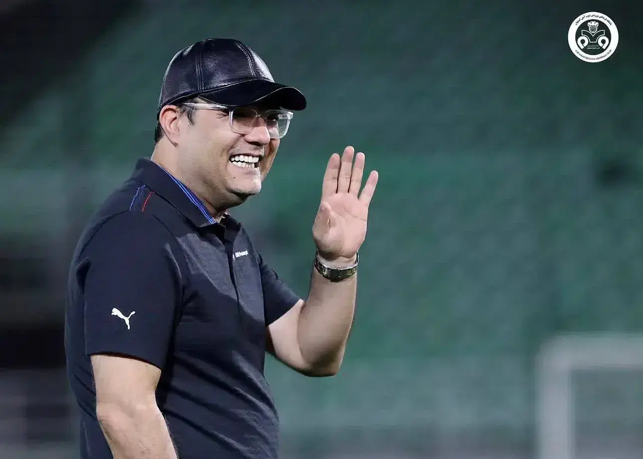 Sorriso regressa ao Zob Ahan: Mohammad Rabiei já comandou