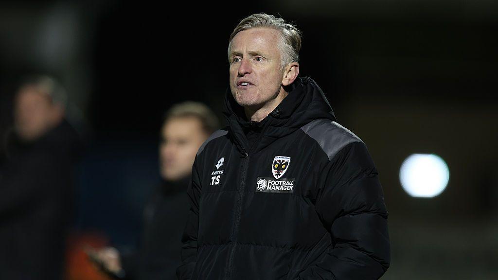 Terry Skiverton: Treinador-adjunto do AFC Wimbledon