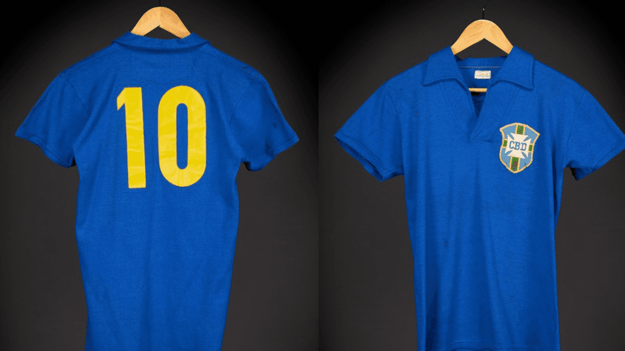 Camisa de Pelé na final da Copa do Mundo de 1958 é vendida por £3.6