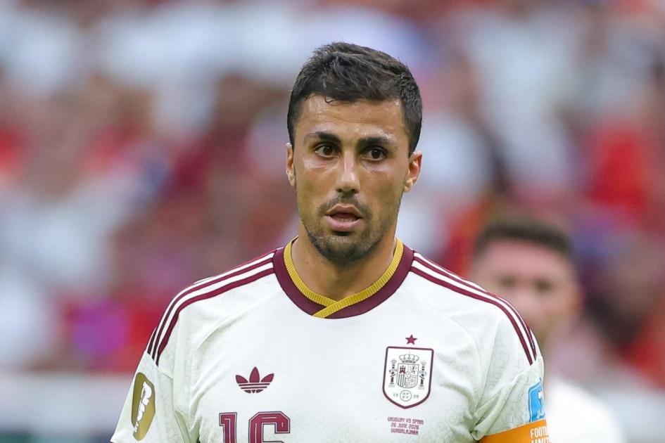 Rodri aterra em Barcelona, fala aos adeptos e diz que jogar