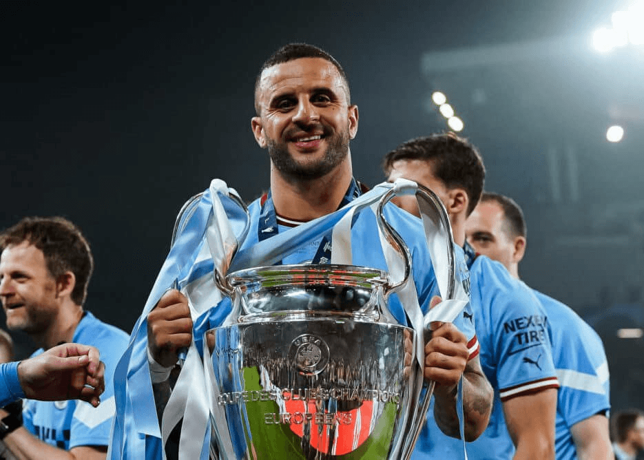 Kyle Walker considera remover tatuagem de títulos após