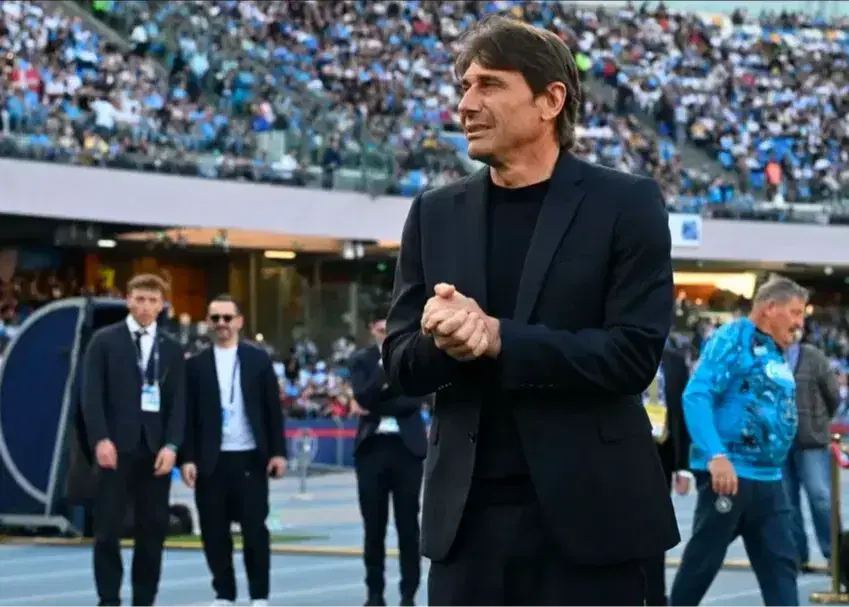 A luz verde do treinador popular para AC Milan e Manchester