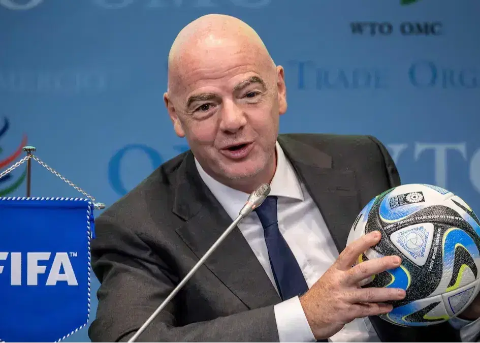 Movimentos para escolher um inesperado rival a Infantino