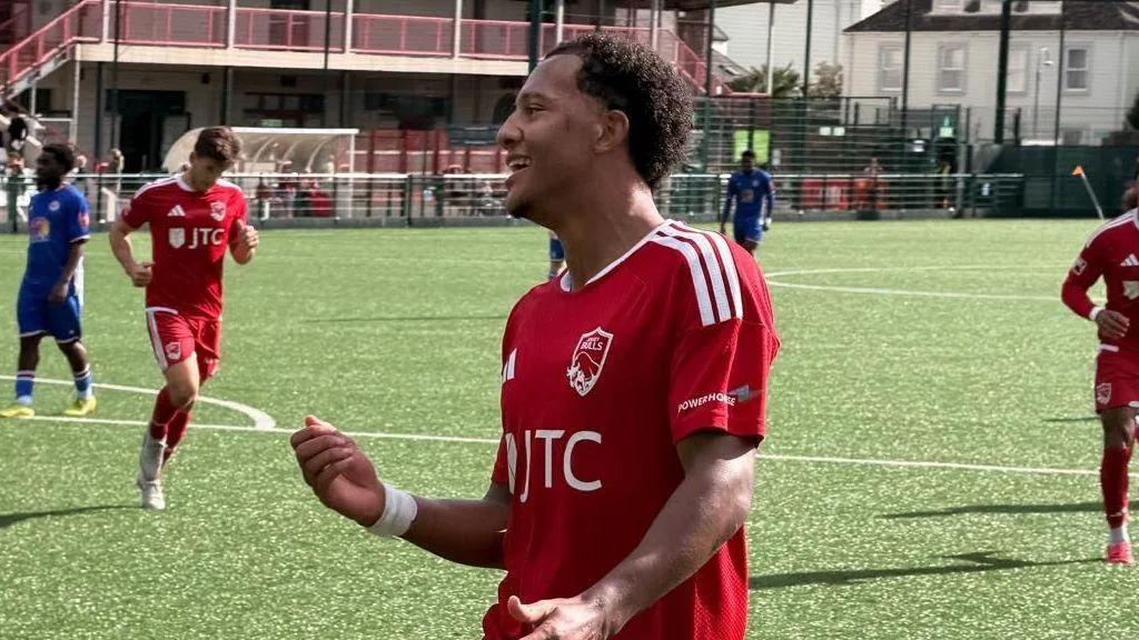 Jersey Bulls ascendem ao topo após vitória sobre o AFC
