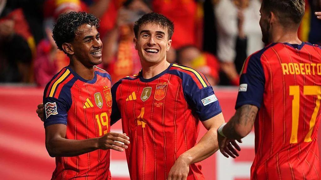 Espanha vence República Checa e mantém série vitoriosa