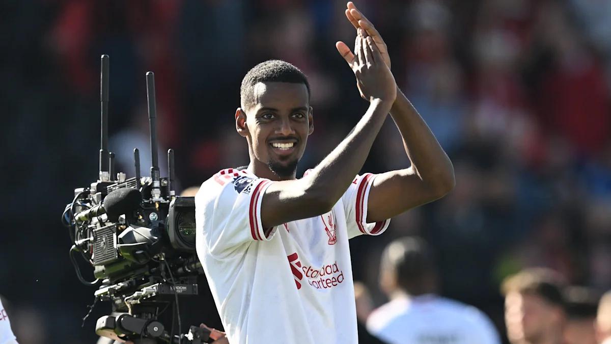 “Sinto-me bem”: Alexander Isak garante estar pronto antes