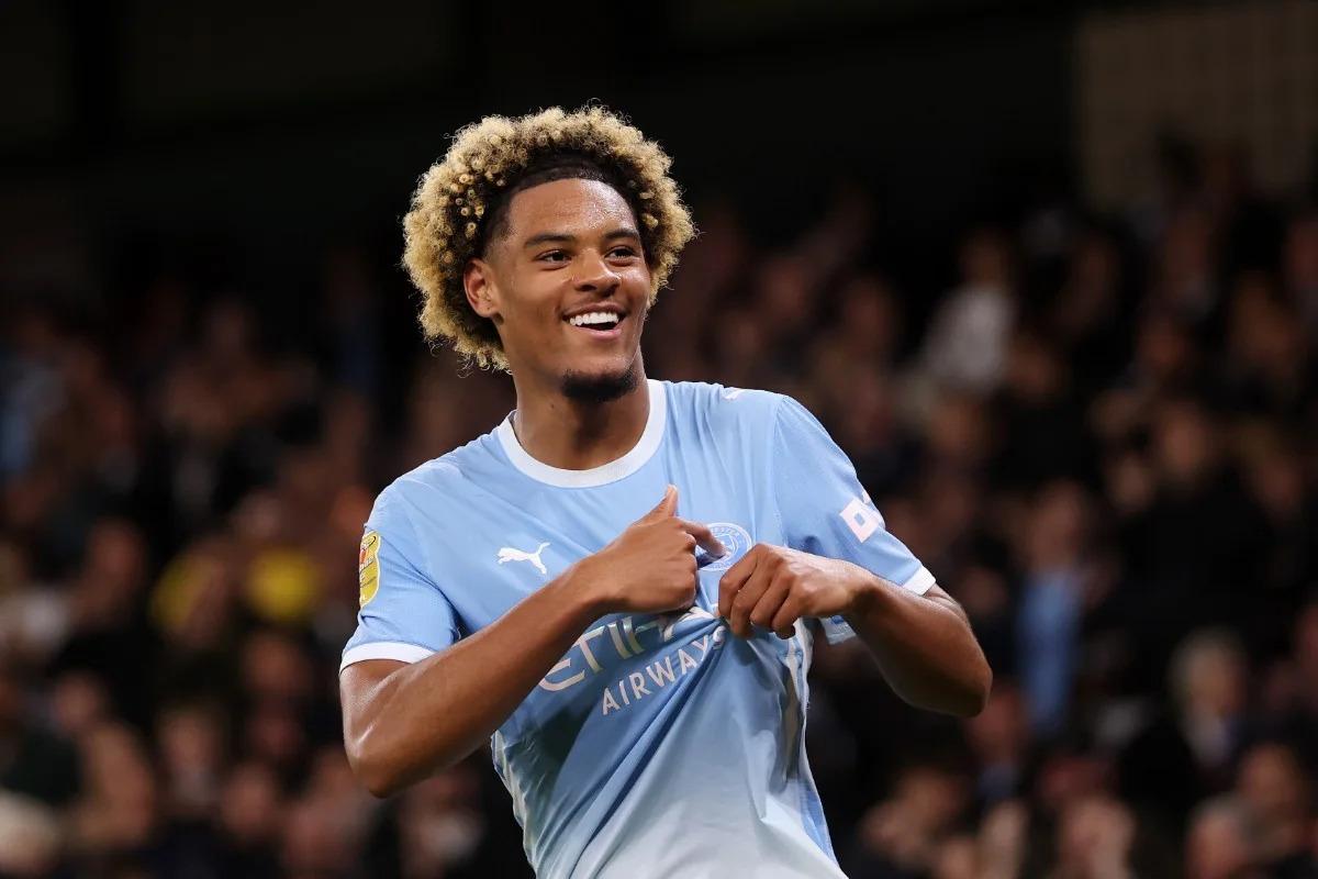 Floyd Samba brilha na estreia e ajuda Manchester City